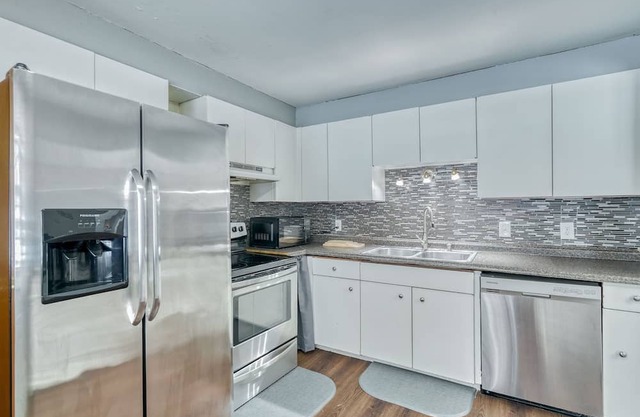 4-Bed Haven for Nurses: Near Hospitals, Mins to Restaurants & Shops