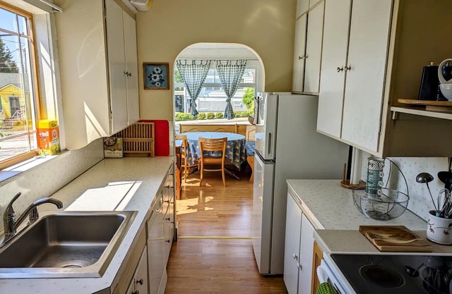Downtown Dutch Craftsman - Walk to Downtown!