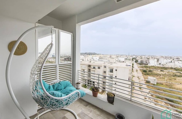 Brand new & Spacious 1bd apt with city view