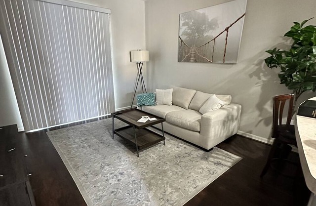 Cozy two bedroom townhouse near Tampa!