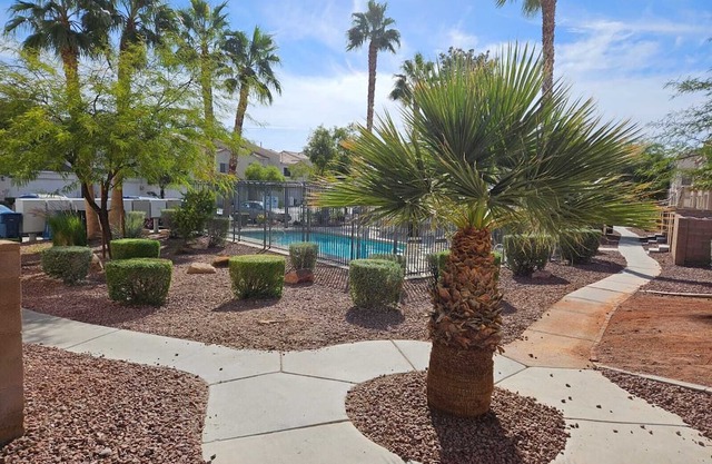 Spacious Townhome 4 Bedroom with 7 Beds Sleeps 13