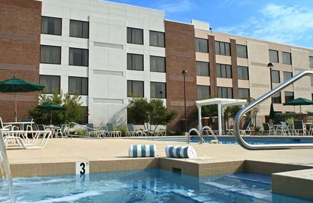 Relax and Unwind: 4 Units Near Rocky Mount City Lake! Onsite Pool. Parking.