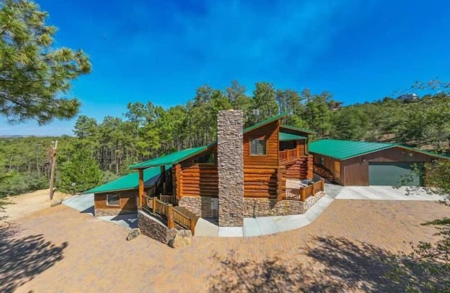 Cabin in the Woods - LOG CABIN
