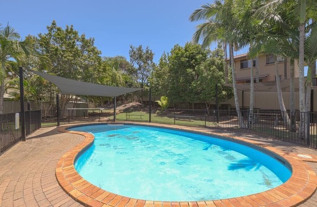 Tranquil 3BR Unit, Storyful Charm, Free Parking