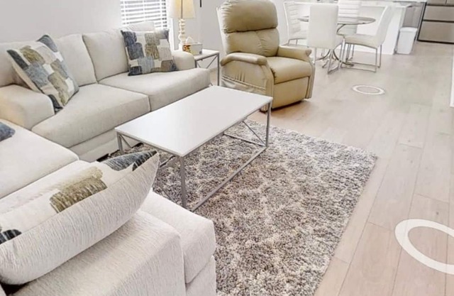 Family Vacation Condo - Eastlake, Palm Harbor