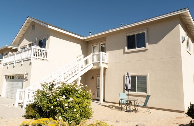 Private getaway 1 bedroom Brand New inside, 5 mins from downtown & unr