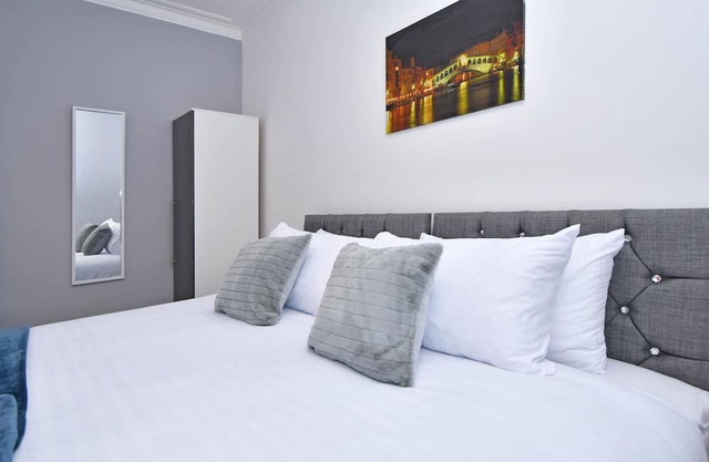 Edensor House by YourStays, a colourful restful retreat!