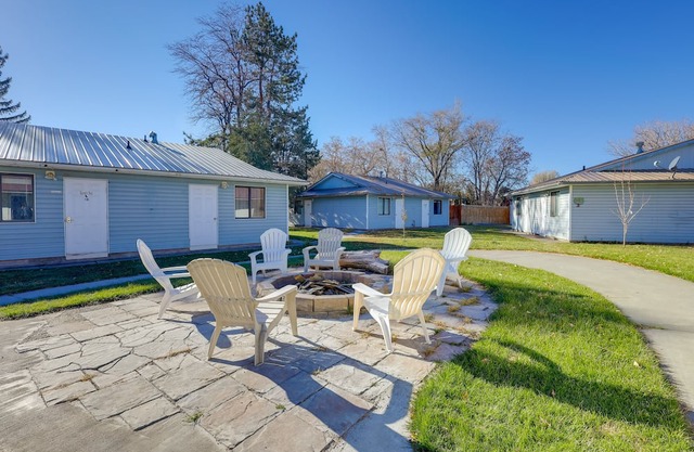 Shelly Apartment Rental w/ Shared Courtyard!