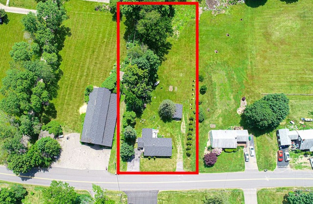 Minutes to multiple beaches, country setting,1 acre, private