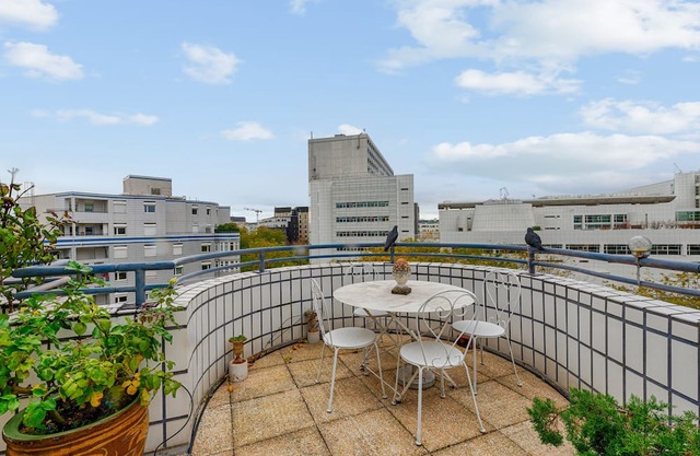Bright flat in the 15th arrondissement in Paris - Welkeys