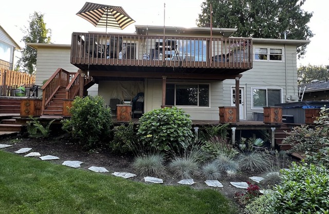 Milwaukie home, walking distance to downtown Milwaukie and MAX train.