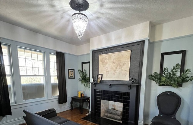Enchanting Vintage Estate minutes from the interstate and airport