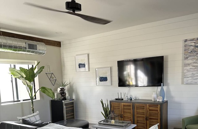 Quaint modern guest house, near all attractions.