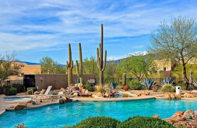 Luxury Unit Carefree, Arizona with great golfing, art, restaurants and shopping