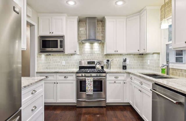 Family/pet-friendly home just 5 minutes to downtown Minneapolis or "The Lakes".