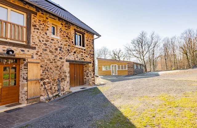 Holiday Home 'La Grange' with Private Garden and Wi-Fi