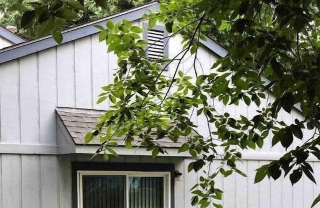 Clean, Cute & Cozy, 2bd duplex: Iris's Place!