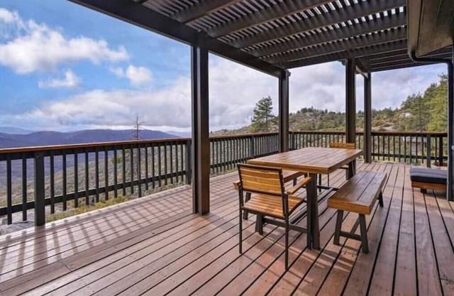 Deer Haven Lodge w/ Sunset Views