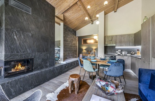 Apartment Paws - Three Bedroom Villa, Sleeps 7