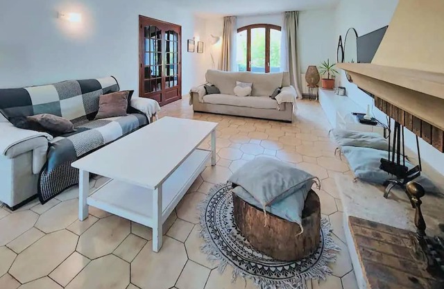 Large and family vacation home in a great location to discover Paris.