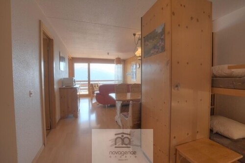 Apartment with entrance corridor with 1 bunk beds, 1 bedroom with 2 single beds is separated from th