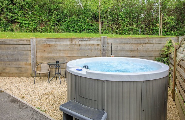 2 bedroom accommodation in Glastonbury