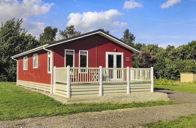 Luxury boutique style lodge with one double bedroom and one twin bedroom.
