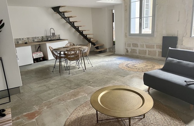 Beautiful Loft in the Historic center of Montpellier (4/to 8 persons)