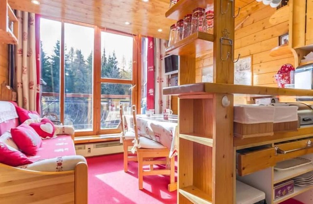 300m from resort center, 3rd floor, balcony, tv, 35m², Les Arcs