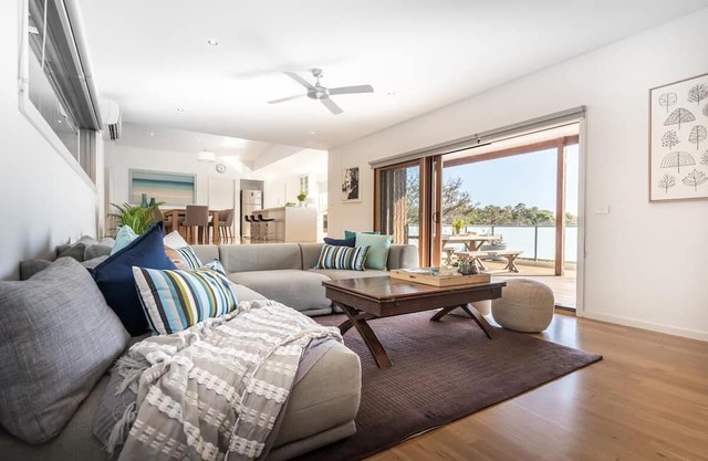 Highview - LOVE A ROOM WITH A VIEW