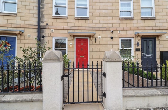 PILGRIMS REST, family friendly, with a garden in Weston-Super-Mare