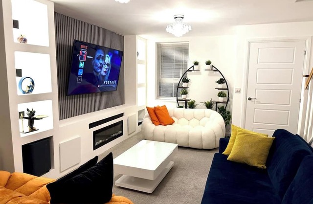 Modern Cozy Room in 4BR Home