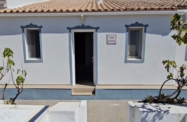 A charming casa with modern luxury, stunning views, markets and beaches nearby