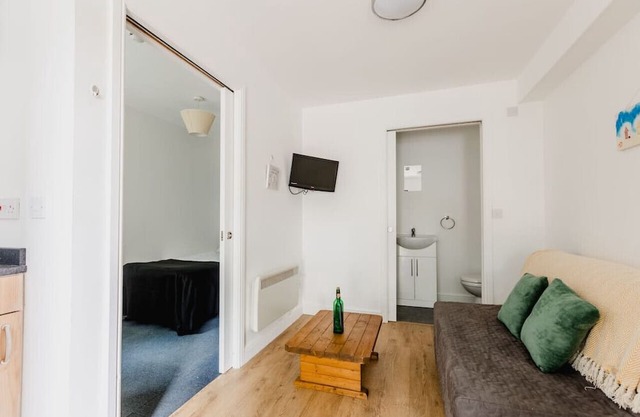 Withernsea Studio Apt + Sofa bed