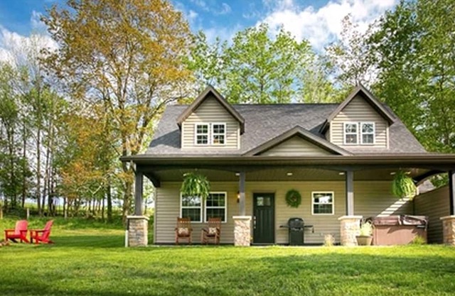 Beautiful Countryside Cabin with Hot-Tub and Pond Views in Ohio