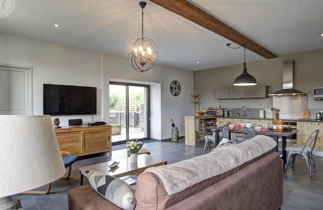 Spacious cottage with terrace and wifi in Saint-Paul-en-Jarez