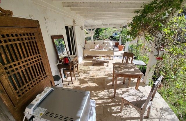 CHARMING BEDROOM WITH SHOWER ROOM