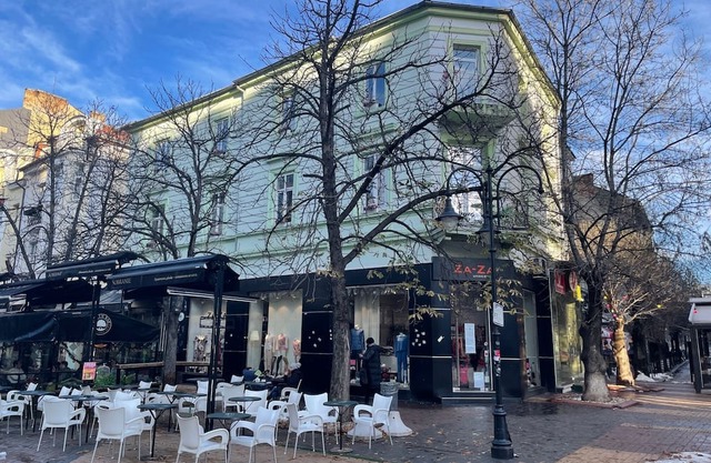 Superb 4-bedroom house, built in 1905 just on the pedestrian boulevard of Sofia.