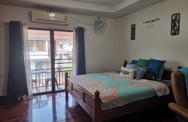 Creativitea2 Airpurifier Pet-ok mtn view balcony