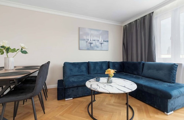 Władysława IV 32 Gdynia | Three Bedroom Apartment in City Center with Desk