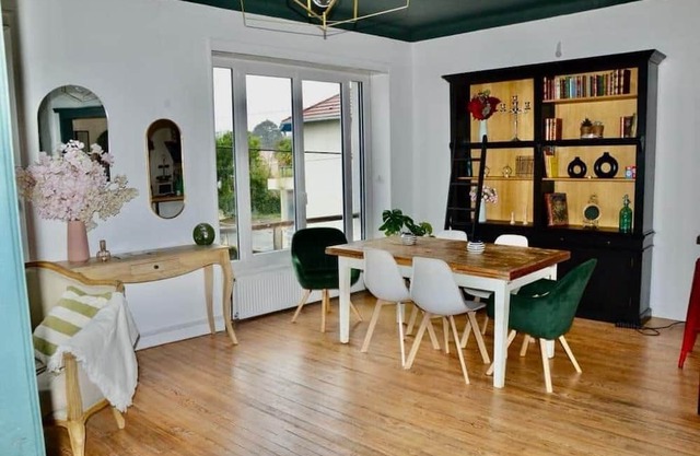 Pau T3 Banksy, BeeSleeping