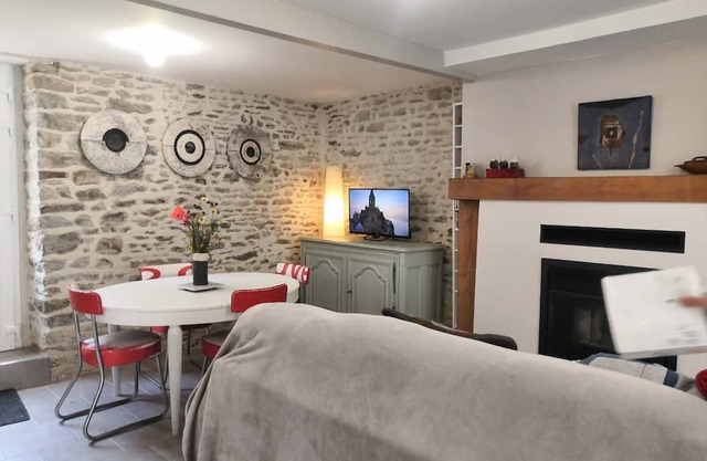 Small house 6 kms from Mont St Michel