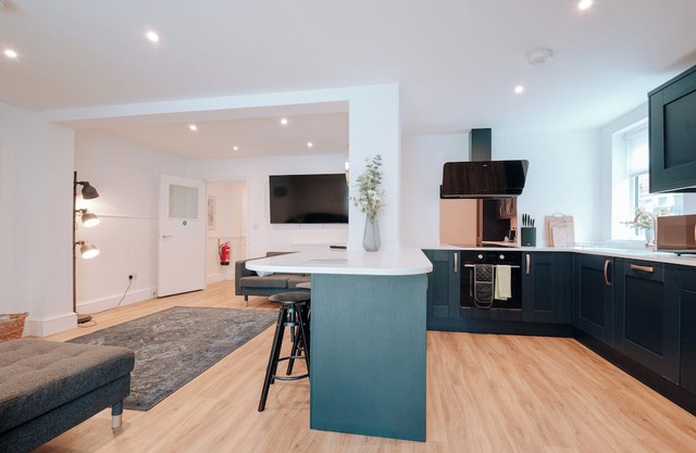 Ivory House - Beautiful 6 Bedroom House