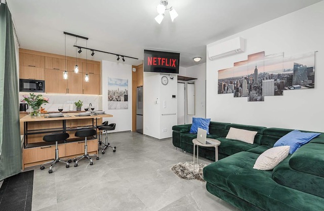 2-Room Apart on 15th Floor