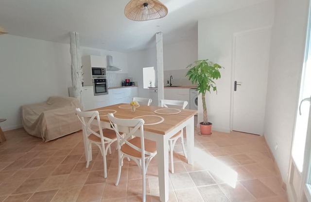 The house on the small square in the center of the village. Parking 50m away.