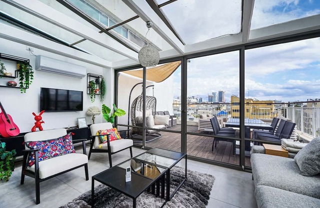 Eclectic Duplex w/Large Balcony by HolyGuest