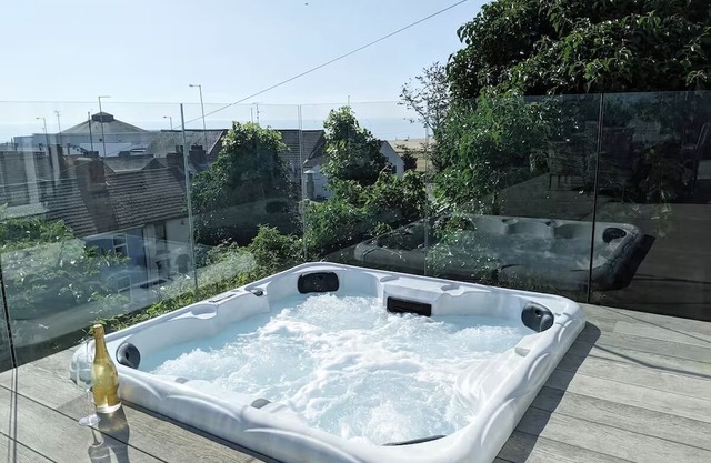 Cliff Cottage - Luxurious Seaview Retreat