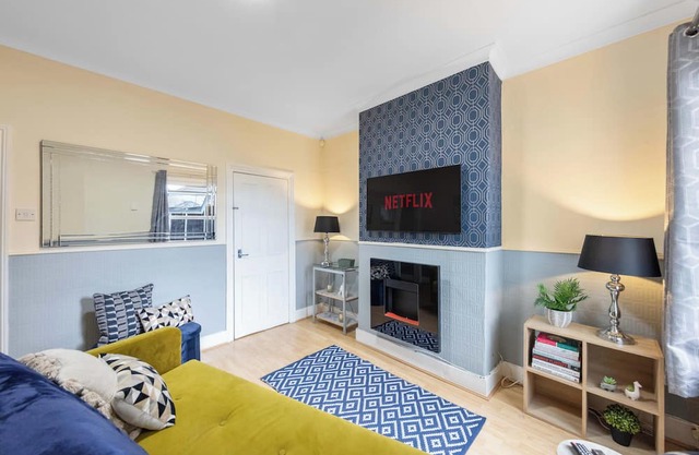 Family & Contractor Friendly 2-Bed House w/Garden Near Ebbsfleet. & Bluewater