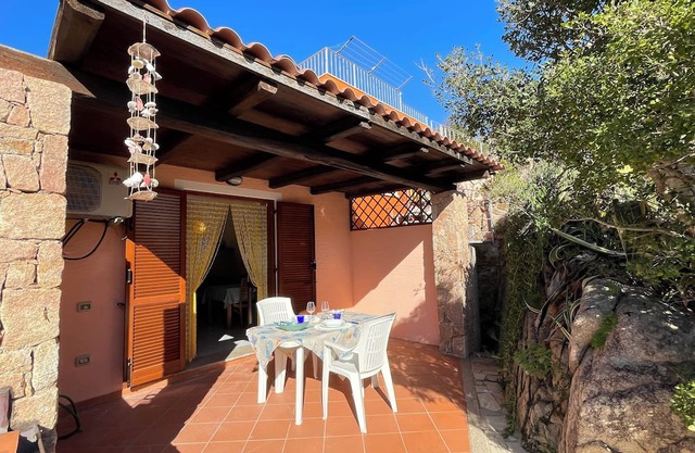 Blue Sardinia House, cottage with partial sea view and separate entrance