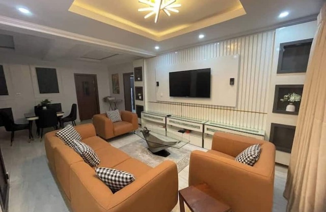 Metropolitan Nest II (A room in an apartment)